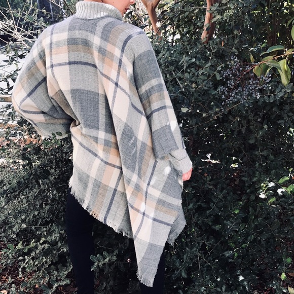 Elegant poncho👡 - Picture 6 of 7